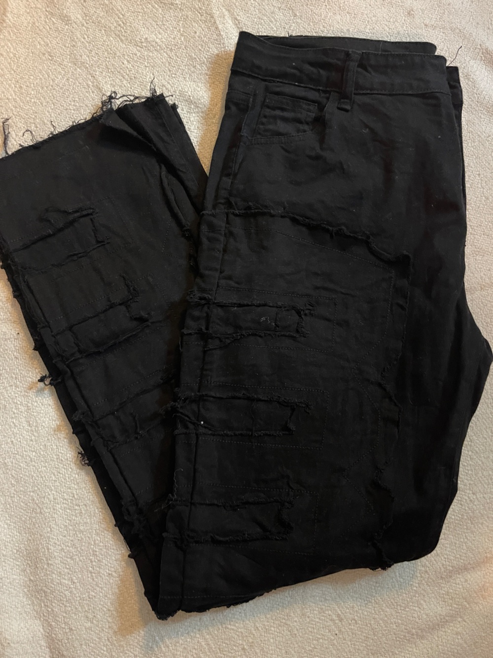 🛍️NWOT🛍️ Men’s Black Distressed Raw-Edge Jeans